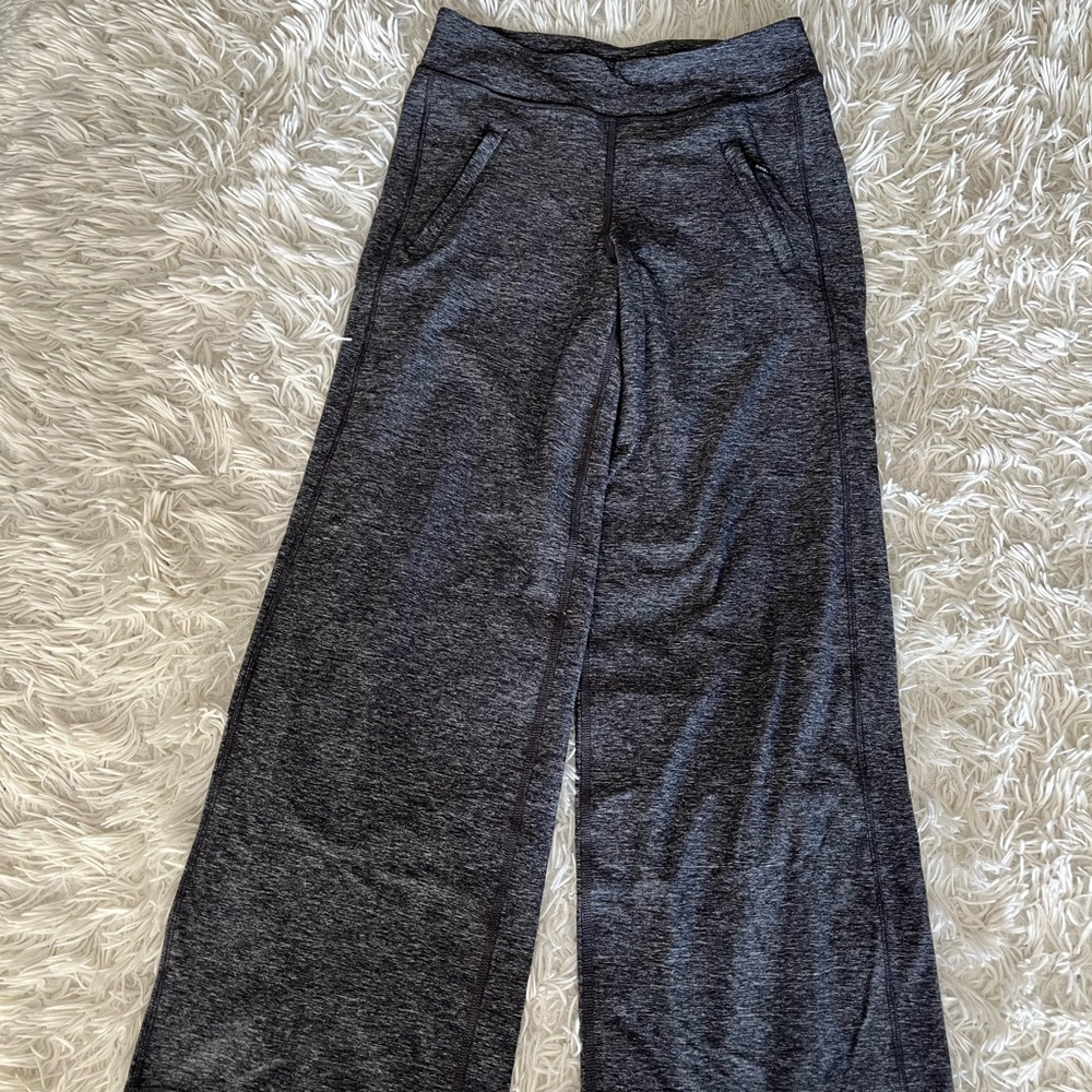 Ivivva Athletica Girls Size 6 Grey pants.